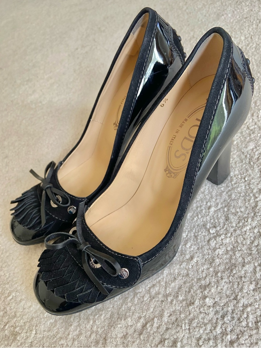 NEW MSRP $795 Tod's Black Patent Leather with Suede Fringe Bow Heel Pumps 6 1/2
